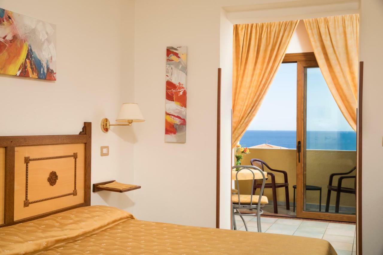 Hotel La Playa Кала-Гононе Экстерьер фото